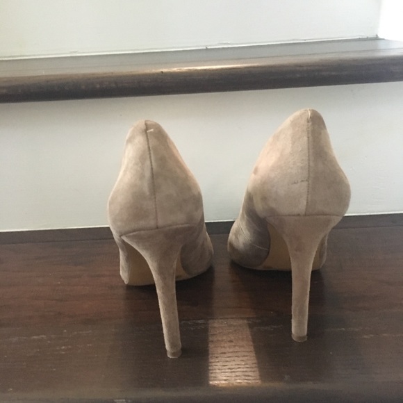 Vince Camuto tan suede pumps - Picture 4 of 4